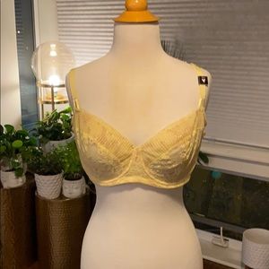Victoria’s Secret pale yellow lace balconet bra